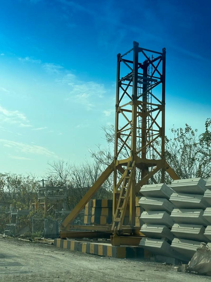 滿滿當(dāng)當(dāng),又是抹黑的一天&hellip;#塔機(jī)租賃 #讓技術(shù)變的更有價(jià)值